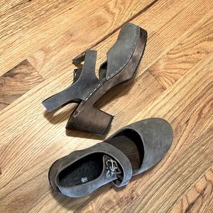 Size 37 Lotta’s Clogs in sage green